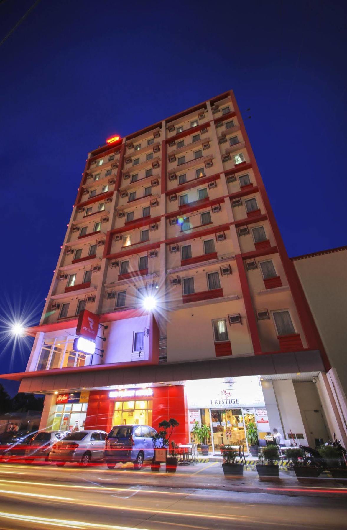 Red Planet Angeles City Buitenkant foto